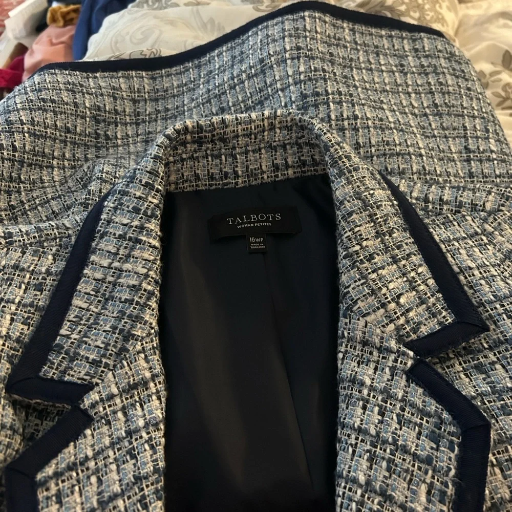 NWOT TALBOTS Navy & White Tweed Blazer, 2Pkts, 3 Buttons w/Detailed Buttons - Picture 4 of 14